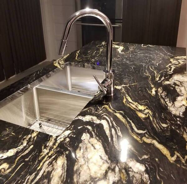Titanium Gold столешница из камня